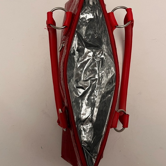 NEW Elegant Red Crocodile-Embossed insulated Handbag - Picture 6 of 6